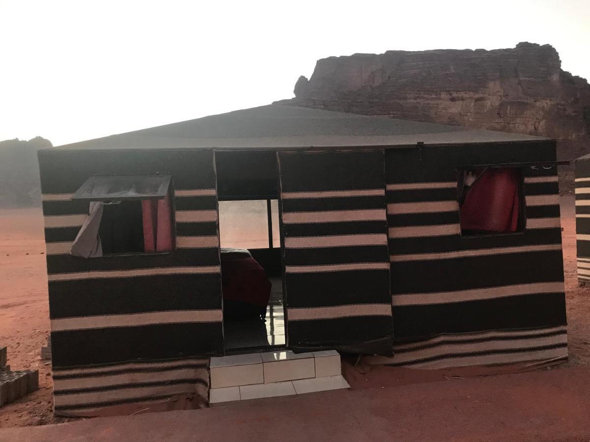 Black Irish Camp And Tours Wadi Rum Eksteriør bilde