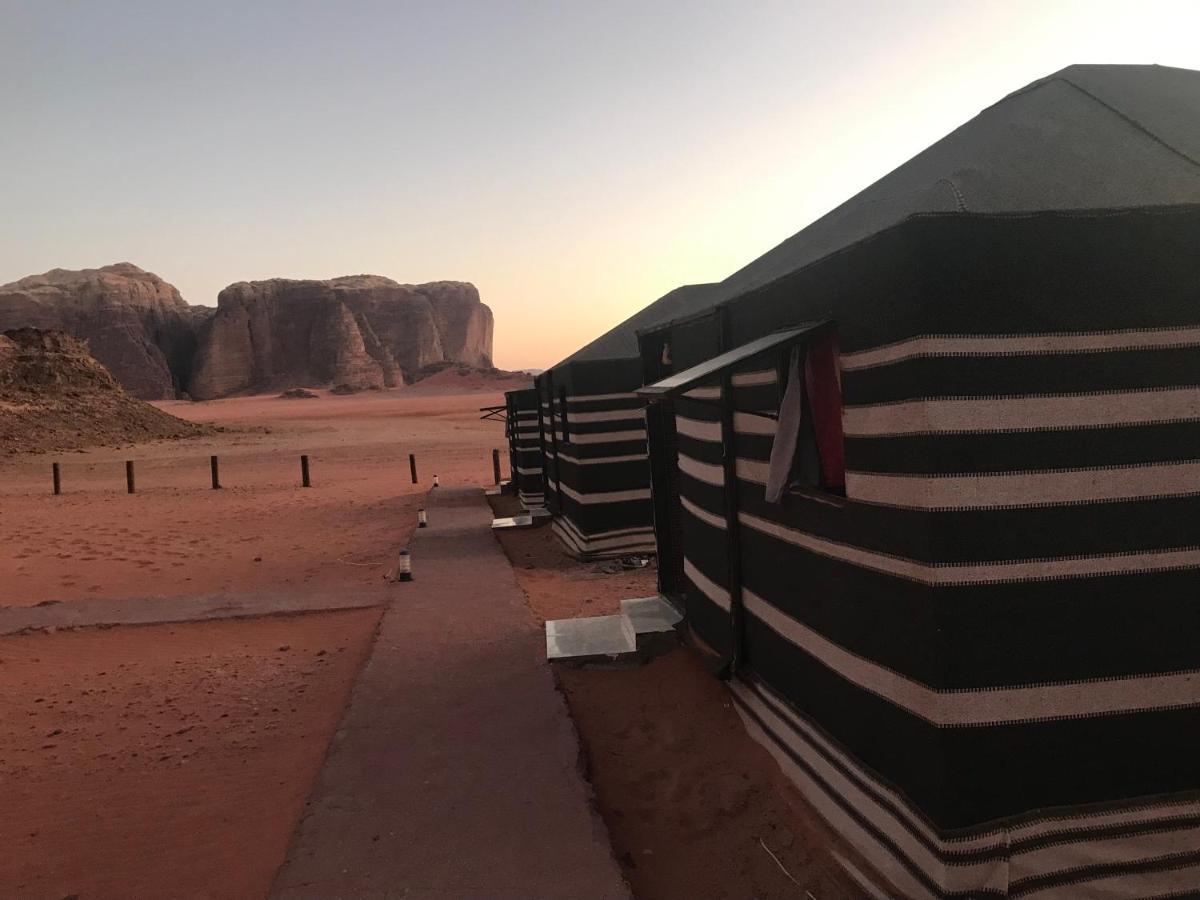 Black Irish Camp And Tours Hotell Wadi Rum Eksteriør bilde