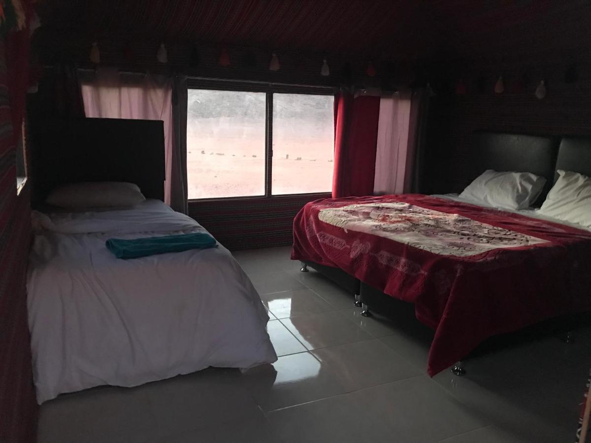 Black Irish Camp And Tours Wadi Rum Eksteriør bilde