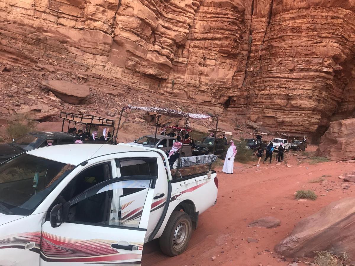 Black Irish Camp And Tours Wadi Rum Eksteriør bilde