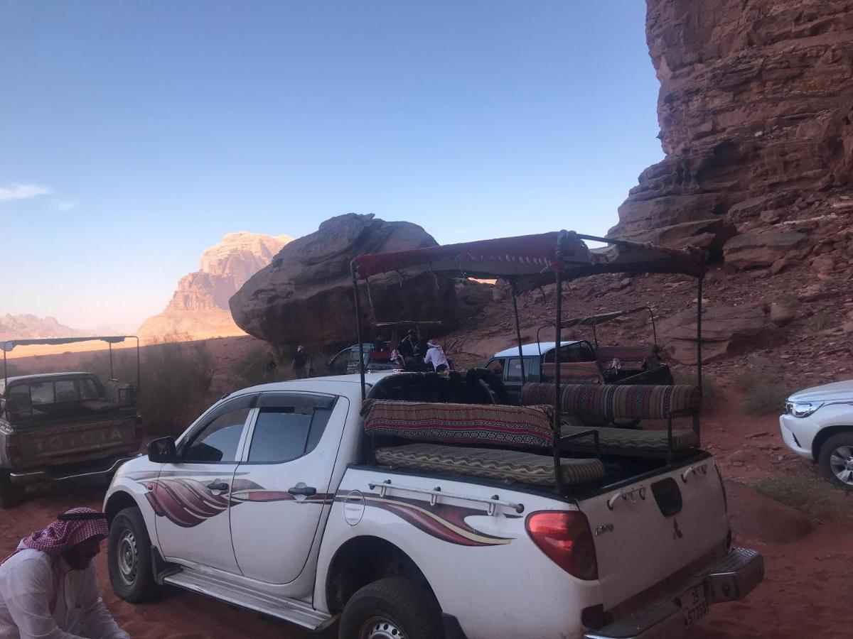 Black Irish Camp And Tours Wadi Rum Eksteriør bilde