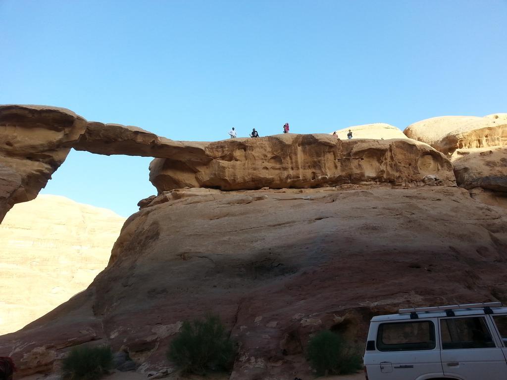 Black Irish Camp And Tours Wadi Rum Eksteriør bilde