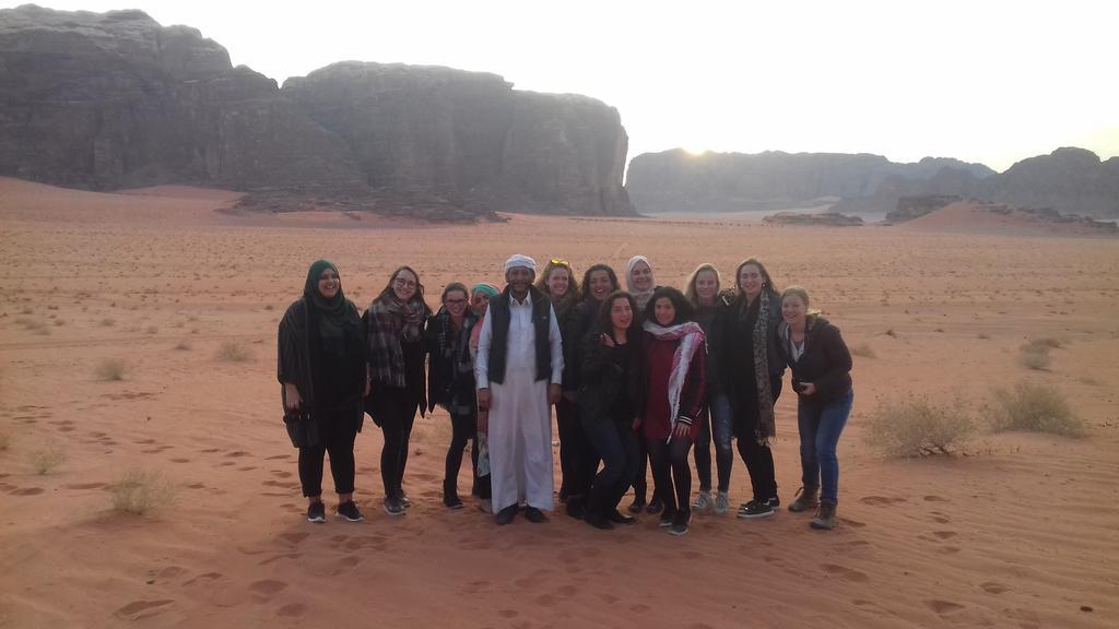 Black Irish Camp And Tours Hotell Wadi Rum Eksteriør bilde