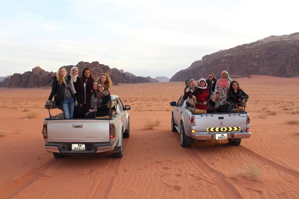 Black Irish Camp And Tours Hotell Wadi Rum Eksteriør bilde