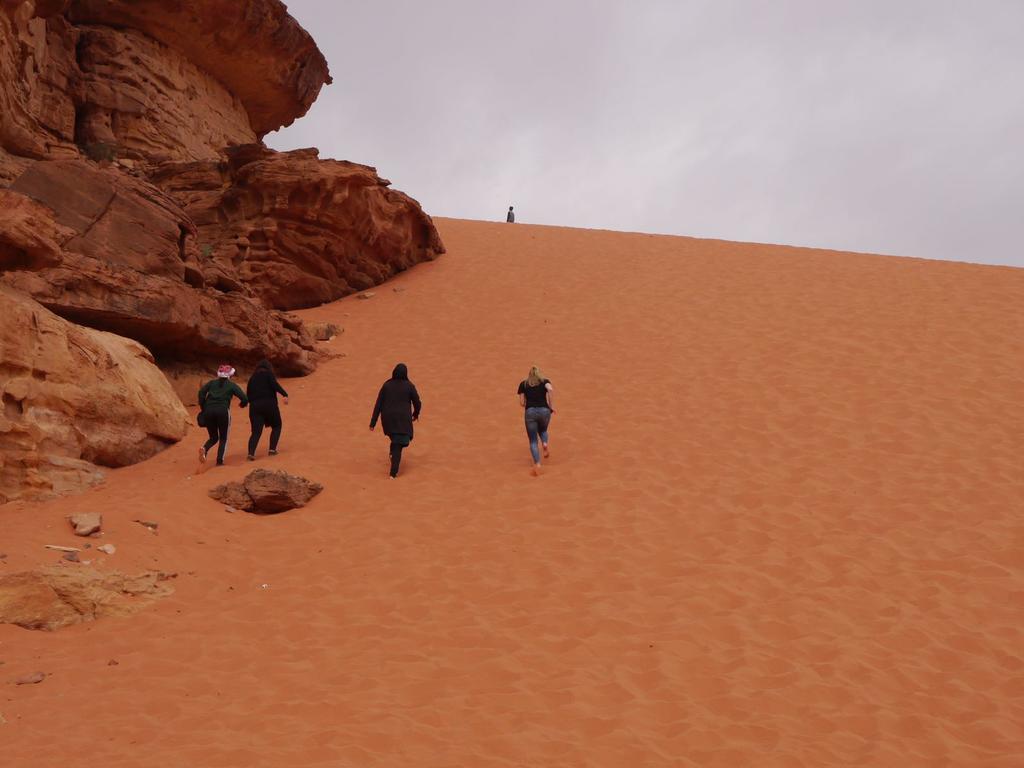 Black Irish Camp And Tours Hotell Wadi Rum Eksteriør bilde