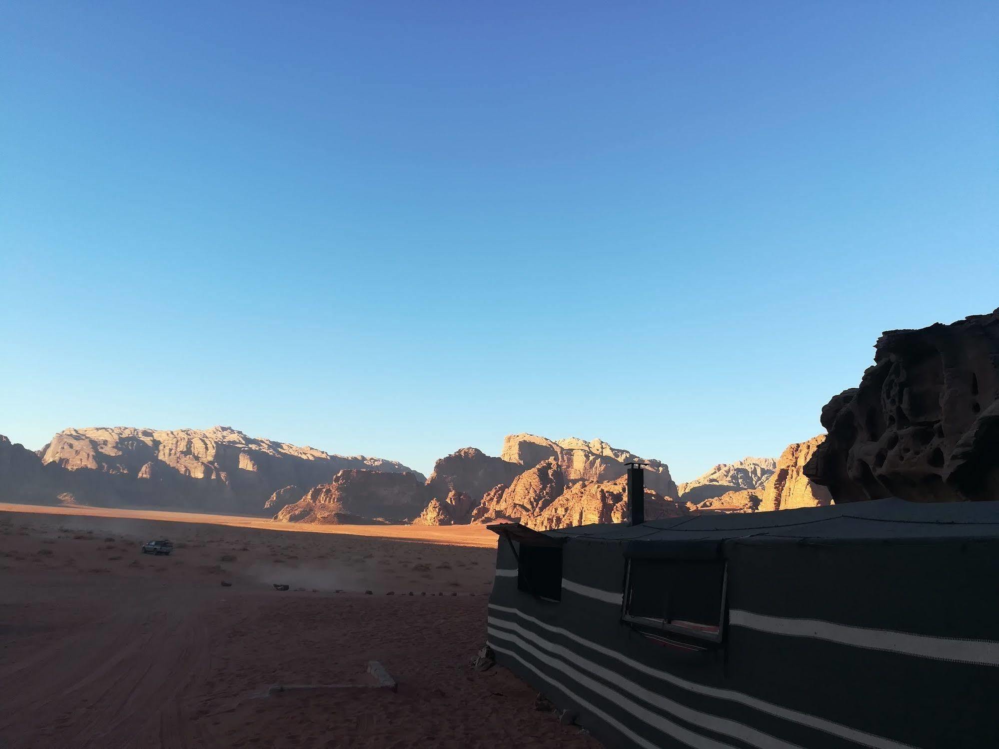 Black Irish Camp And Tours Wadi Rum Eksteriør bilde