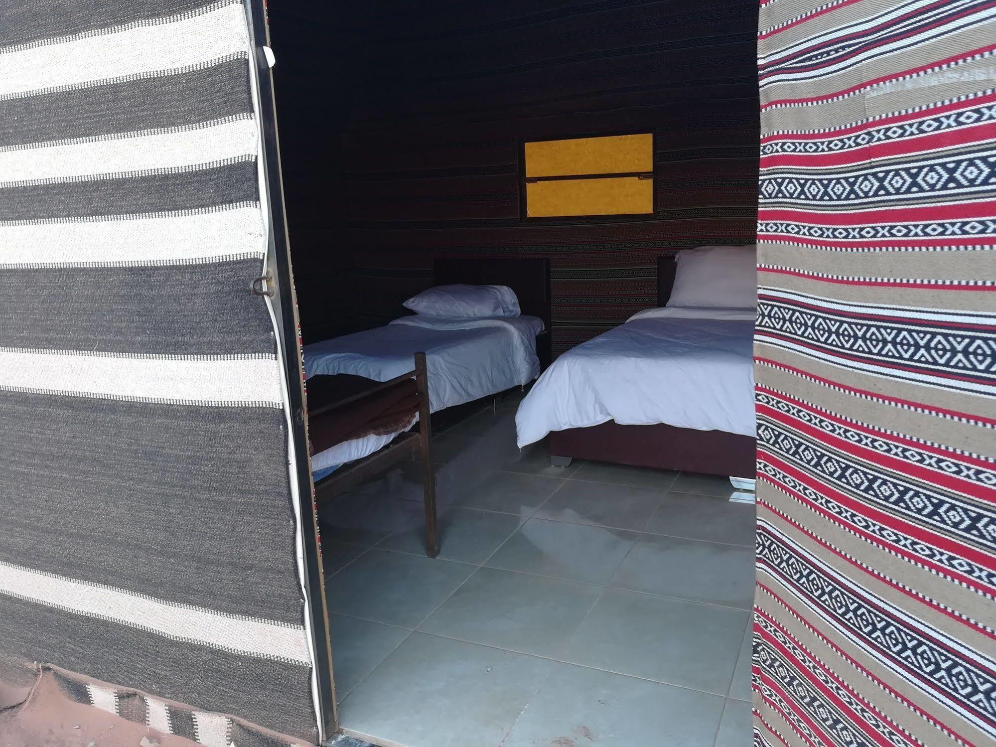 Black Irish Camp And Tours Wadi Rum Eksteriør bilde