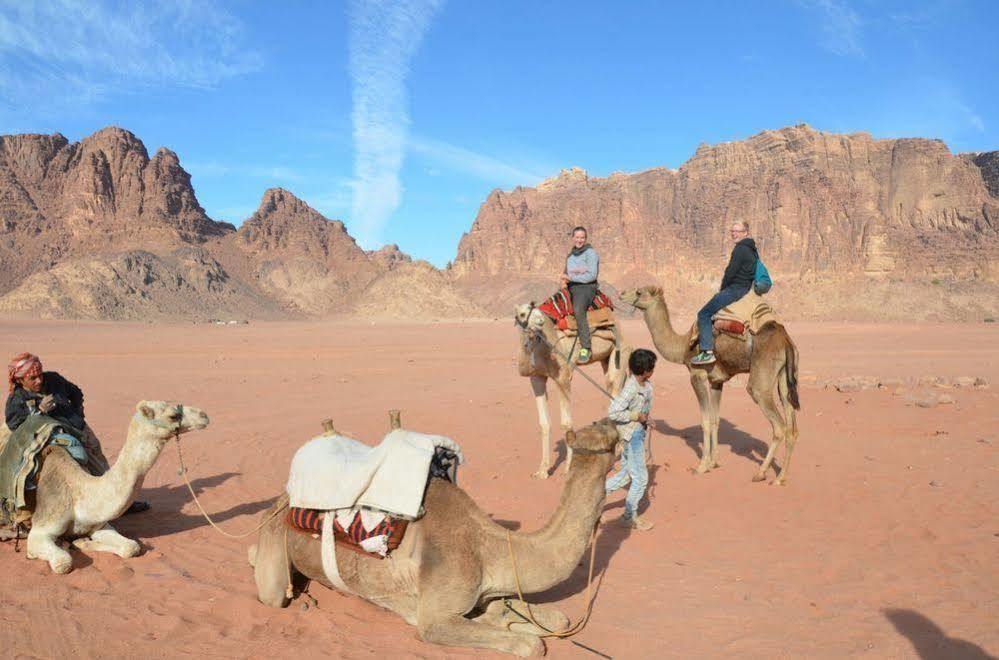 Black Irish Camp And Tours Hotell Wadi Rum Eksteriør bilde