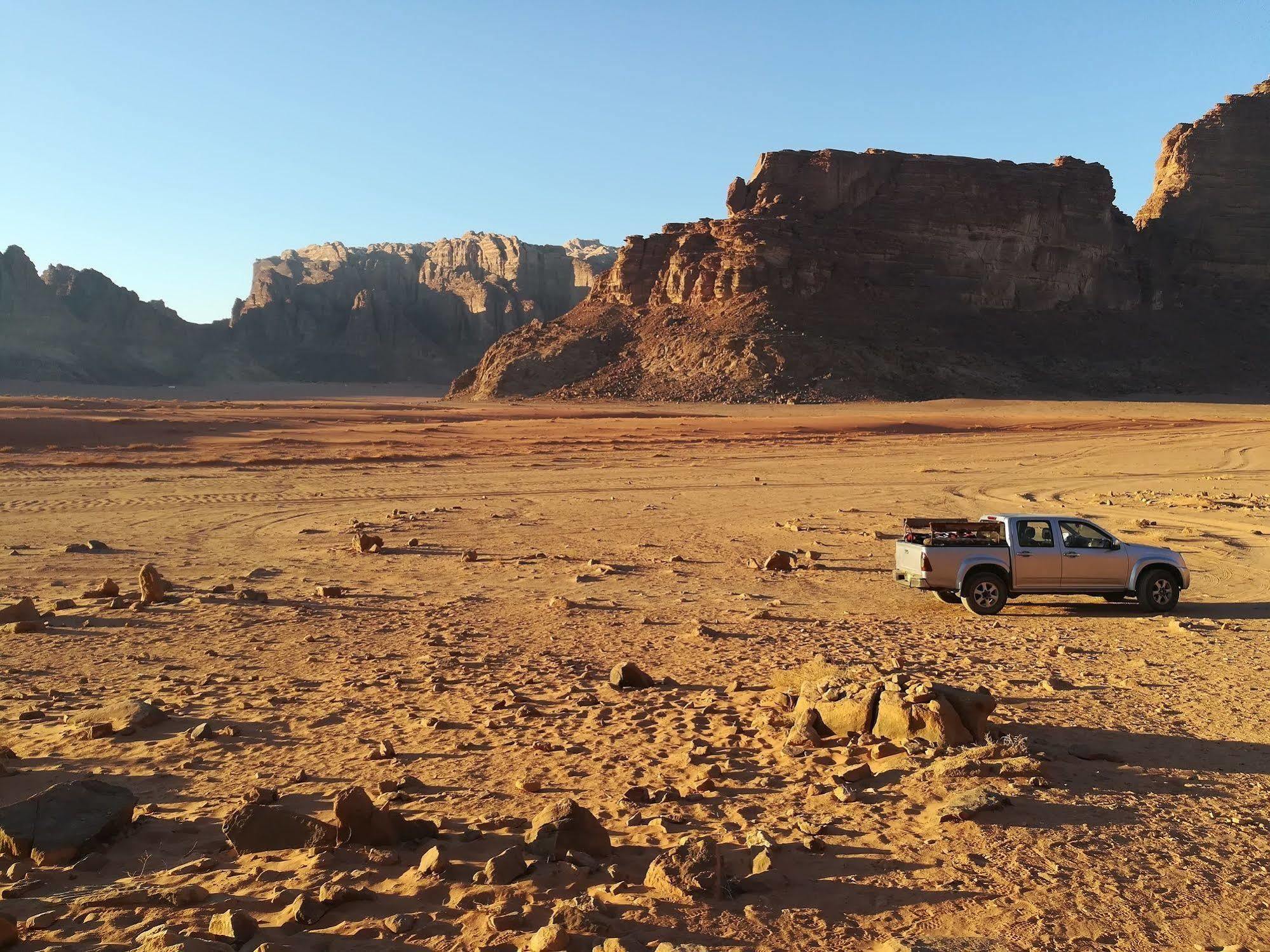 Black Irish Camp And Tours Hotell Wadi Rum Eksteriør bilde