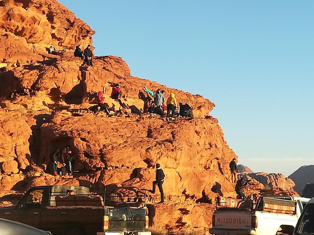 Black Irish Camp And Tours Hotell Wadi Rum Eksteriør bilde