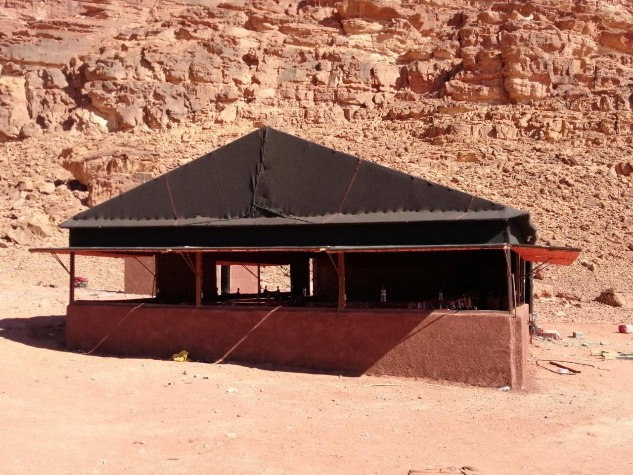 Black Irish Camp And Tours Hotell Wadi Rum Eksteriør bilde