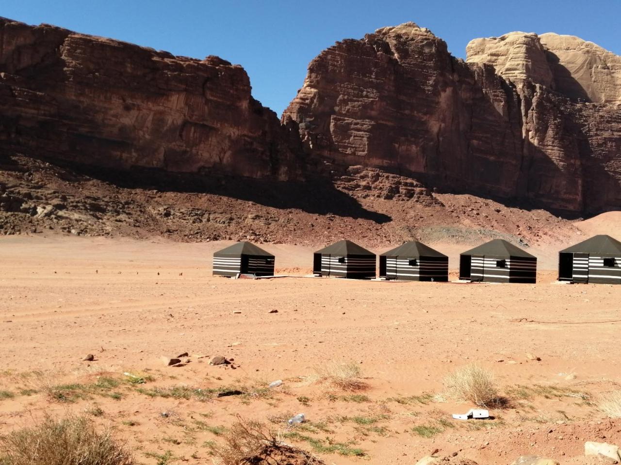 Black Irish Camp And Tours Hotell Wadi Rum Eksteriør bilde