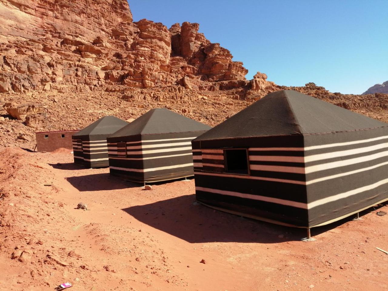 Black Irish Camp And Tours Wadi Rum Eksteriør bilde